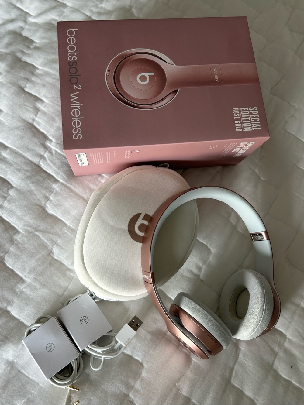 Beats by Dre Solo2 Wireless Headphones - Rose Gold